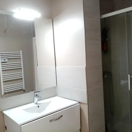 De 12 M2 En Colocation Pour Etudiants A Δωμάτια σε οικογενειακή κατοικία